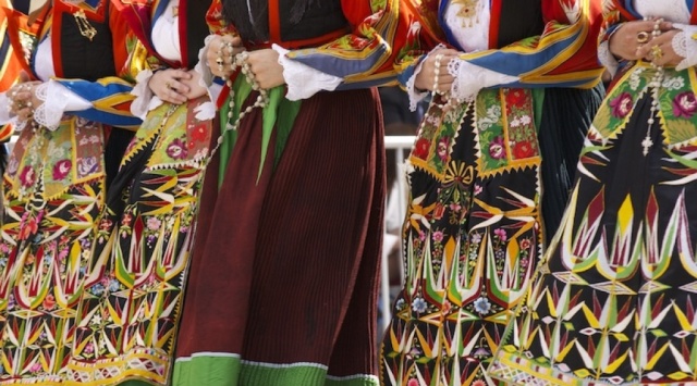 costumi sardi e rosari